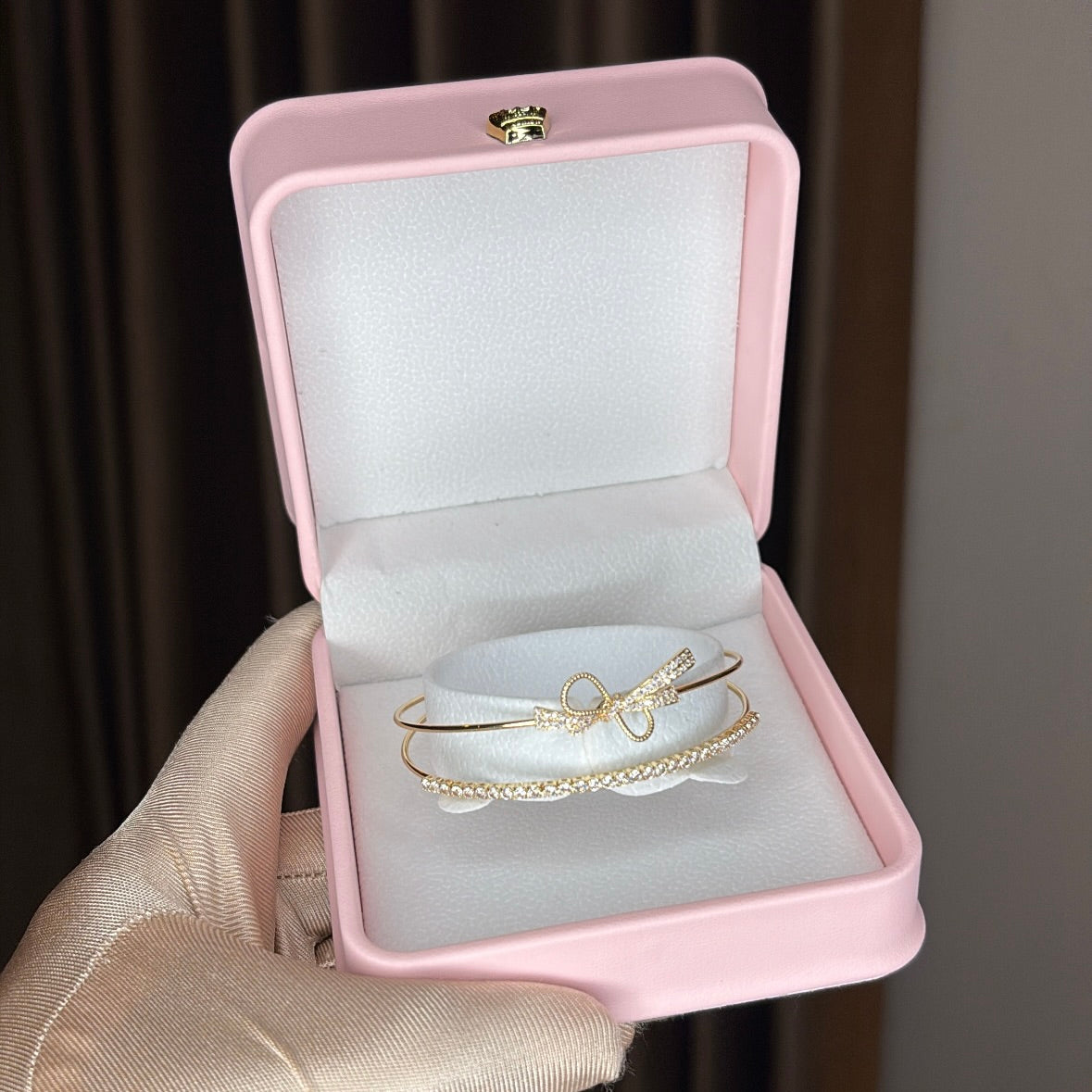 Glisten Knot Bracelet