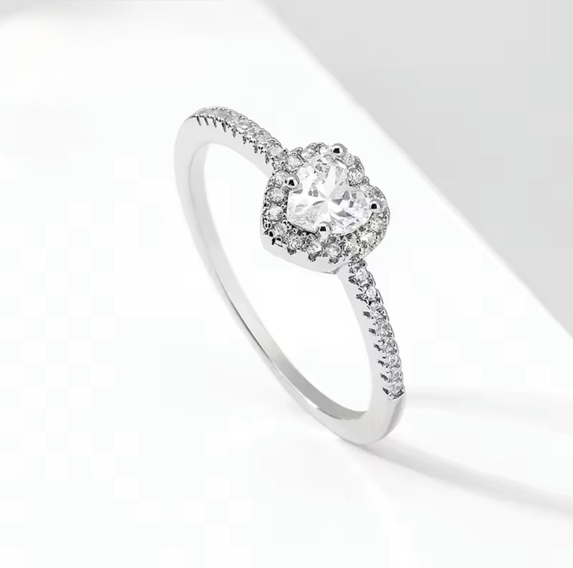 Amora Halo Ring