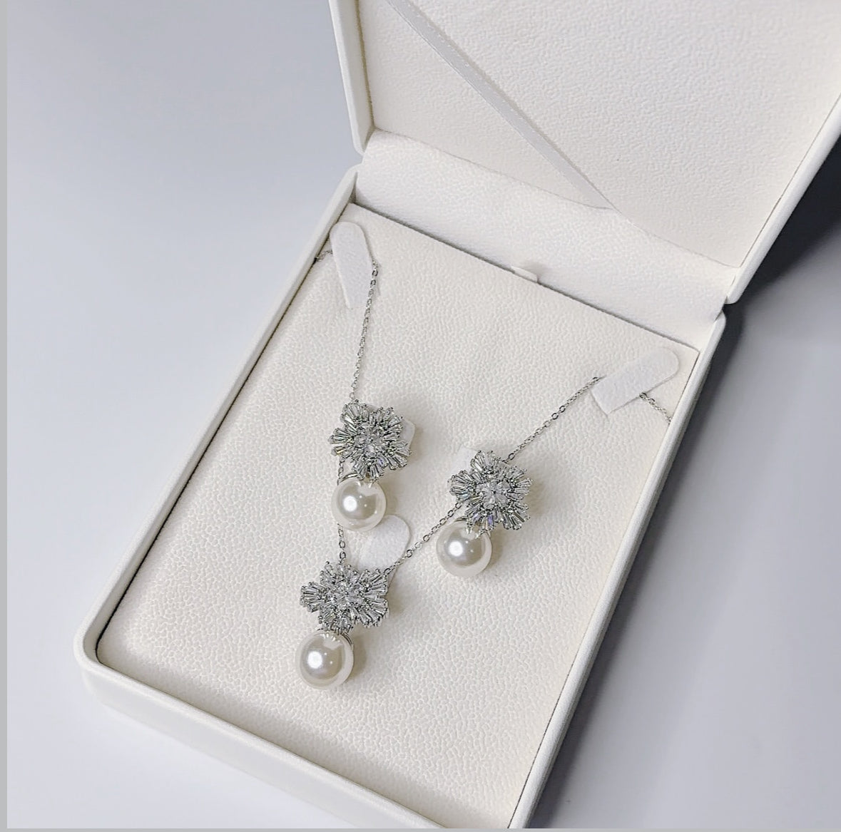 The Frosted Pearl Set ❄️✨