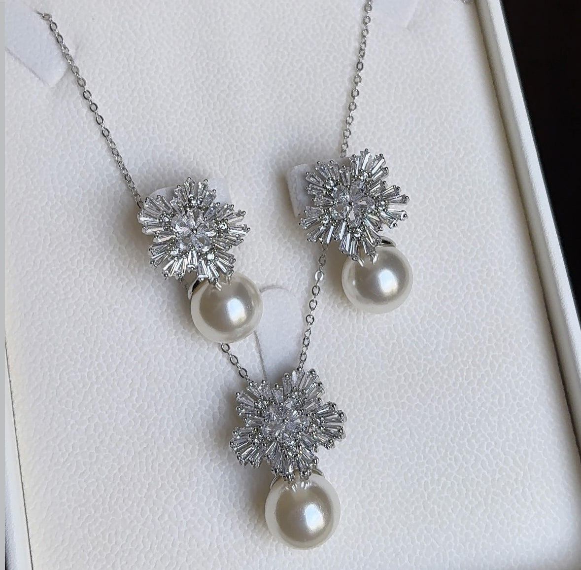 The Frosted Pearl Set ❄️✨